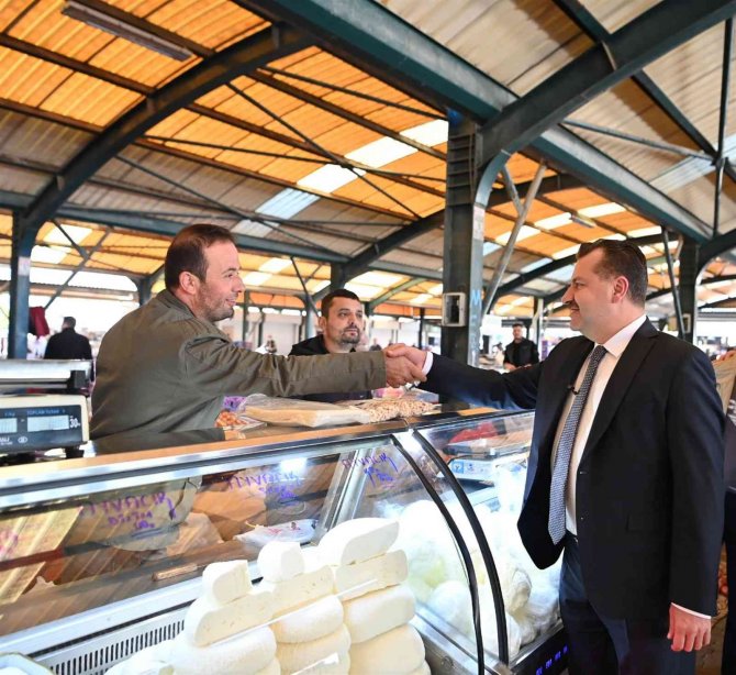 Başkan Yücel Yılmaz Esnafın Yanında