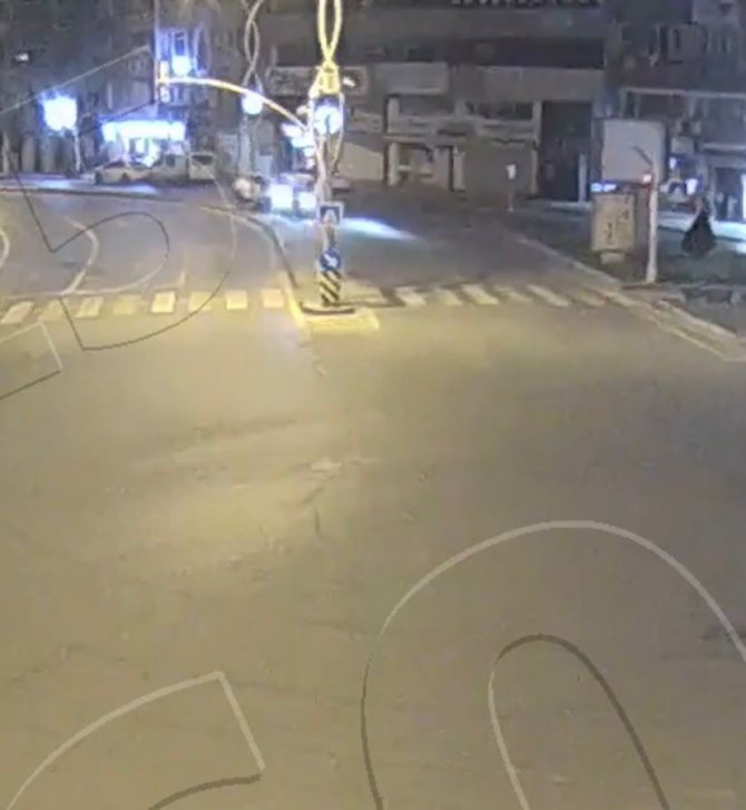 Kontrolden Çıkarak Karşı Şeride Geçti, Yolun Boş Olması Tehlikeyi Önledi