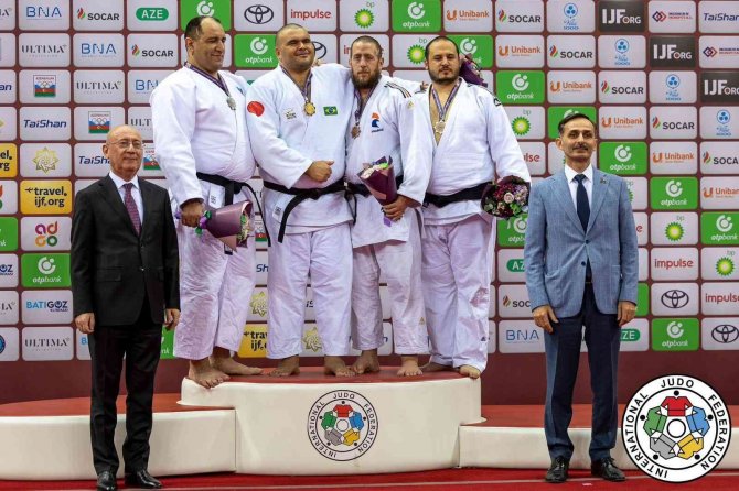 İ̇zmir’in Milli Sporcuları Paris Yolunda