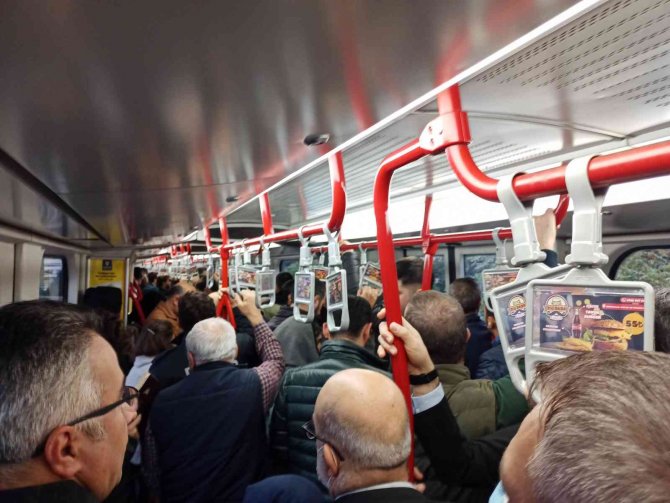 Tren Yokuşu Çıkamadı: Yolcuları Korkutan Anlar