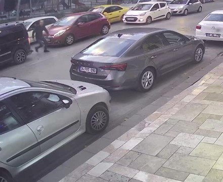 Dikkatsiz Yaya Az Daha Canından Oluyordu