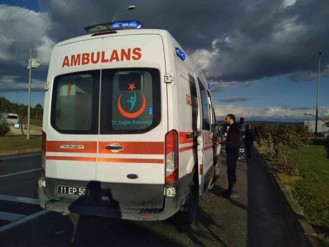 Bilecik’te Otomobil İle Tırın Çarpışması Sonucu 2 Kişi Yaralandı