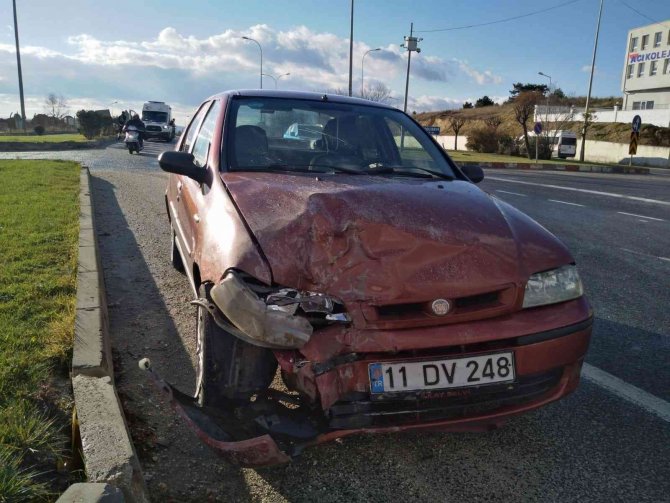 Bilecik’te Otomobil İle Tırın Çarpışması Sonucu 2 Kişi Yaralandı