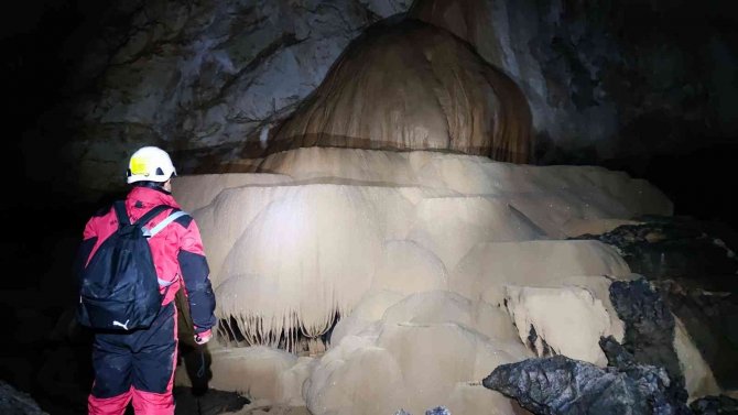 Dünya’nın 3’üncü Büyük Yeraltı Gölünde Profesyonel Keşif Çalışması