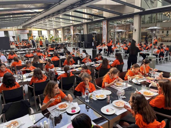 Eczacıbaşı Geleceğe Smaç Projesi’nin Sporcularının Buluştuğu Turnuvaya 450 Sporcu Katıldı