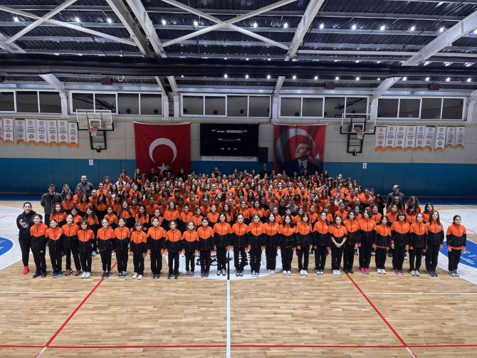 Eczacıbaşı Geleceğe Smaç Projesi’nin Sporcularının Buluştuğu Turnuvaya 450 Sporcu Katıldı
