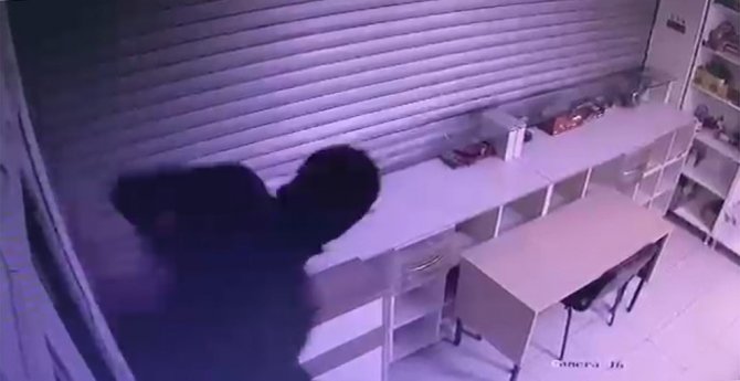 Okul Kantinine Giren Kar Maskeli Hırsızlar, Ne Varsa Çöp Poşetine Doldurup Çaldı