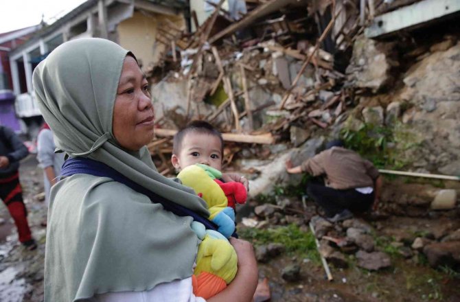 Endonezya’daki Depremde Ölü Sayısı 268’e Yükseldi