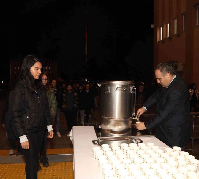 Rektör Altun’dan Öğrencilere Çorba İkramı