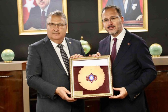 Gençlik Ve Spor Bakanı Kasapoğlu Manisa’da İncelemelerde Bulundu