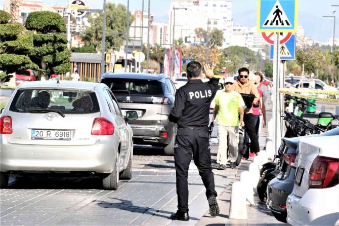 Manzaraya Seyre Daldı, Unuttuğu Çanta Ekipleri Alarma Geçirdi
