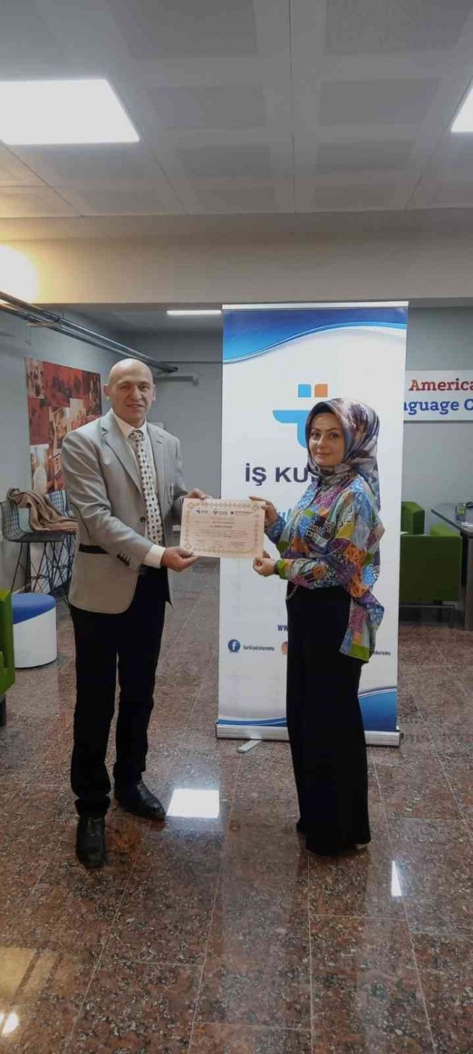 İ̇ş Kulübü İle Üniversite Öğrencileri Hayata Önde Başlıyorlar