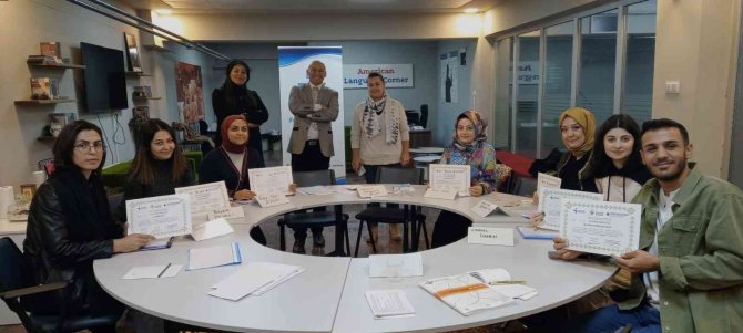 İ̇ş Kulübü İle Üniversite Öğrencileri Hayata Önde Başlıyorlar