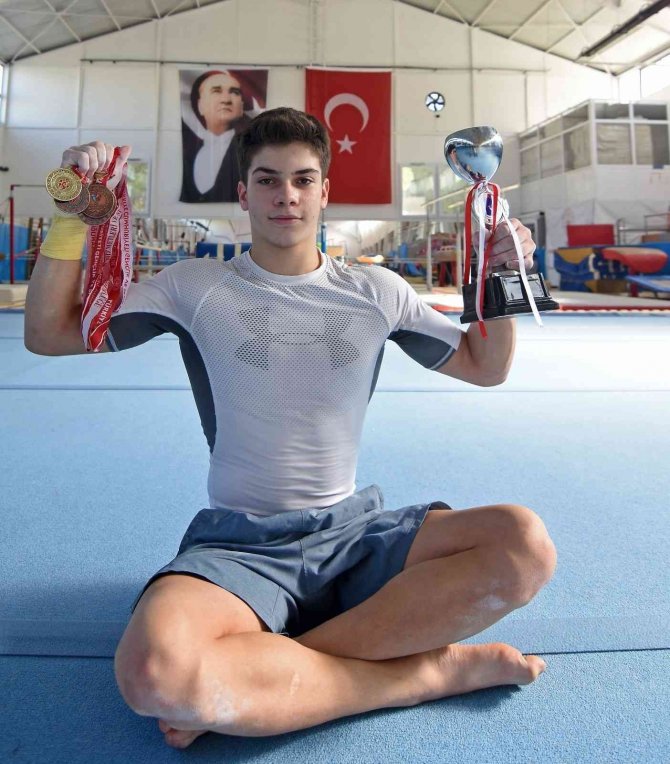 İ̇zmir’in Genç Yeteneği Zirveden İnmiyor