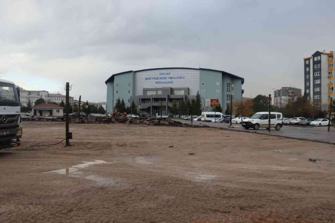 Yahyakaptan Pazar Alanında Yenileme Çalışmaları Başladı