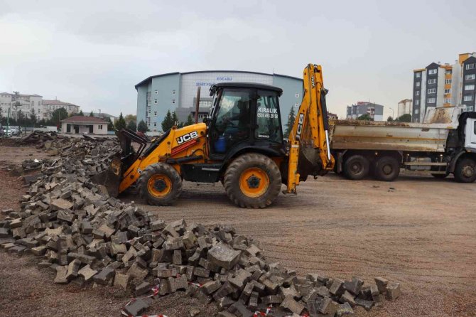 Yahyakaptan Pazar Alanında Yenileme Çalışmaları Başladı
