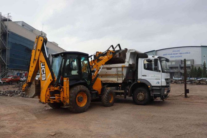 Yahyakaptan Pazar Alanında Yenileme Çalışmaları Başladı