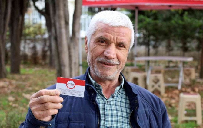 Traktörünün Deposunu Dolduran Tarlasına Koştu