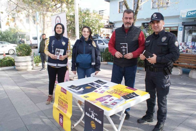 Polisten Kadınlara Şiddete Karşı Uyarı Broşürü