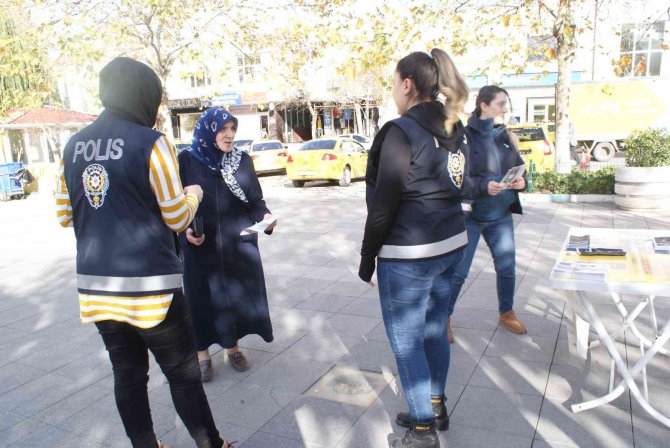 Polisten Kadınlara Şiddete Karşı Uyarı Broşürü