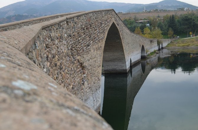 İ̇htişamlı Duruşuyla Taş Köprü 5 Asırdır Ayakta