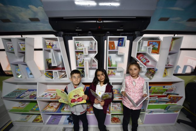 Karesi Mobil Çocuk Kütüphanesi Hizmete Girdi