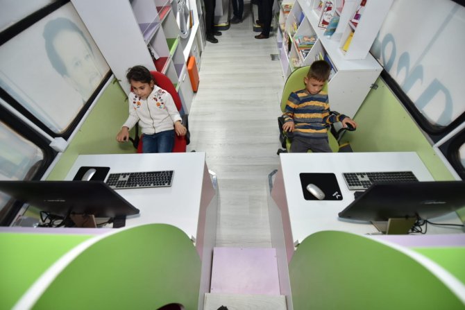Karesi Mobil Çocuk Kütüphanesi Hizmete Girdi