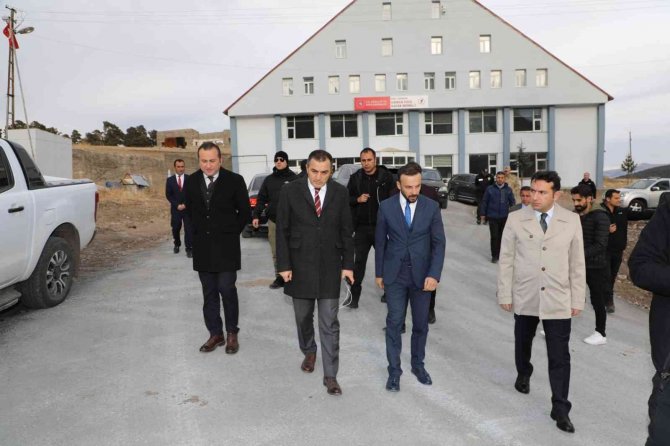 Vali Öksüz, Sarıkamış’ta Yatırımları Yerinde Gördü