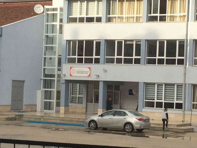 Eski Öğrencisi Tarafından Bıçaklanan Öğretmen Yaralandı
