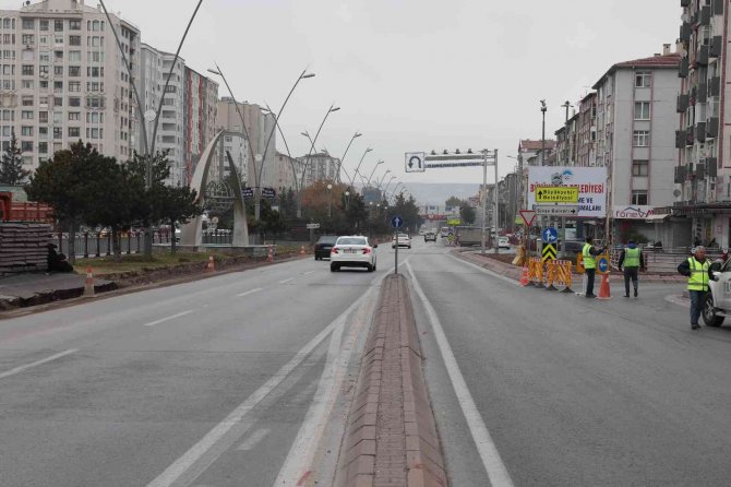 Büyükşehir’den ’Yol Genişletme Ve Şerit Düzenleme’ Çalışması