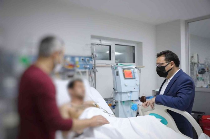 Gittikleri İhbarda Yaralanan Polis Ve Bekçinin Tedavisi Sürüyor