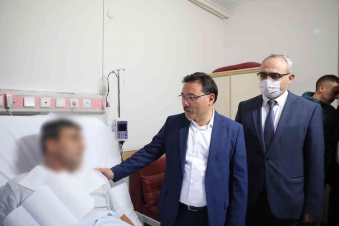 Gittikleri İhbarda Yaralanan Polis Ve Bekçinin Tedavisi Sürüyor