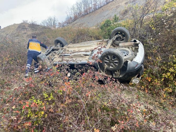 Amasya’da Otomobil Dere Yatağına Uçtu: 1 Ölü, 4 Yaralı