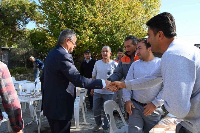 Dere Islah Çalışmaları Tamamlanan Mahallede Yemekli Kutlama