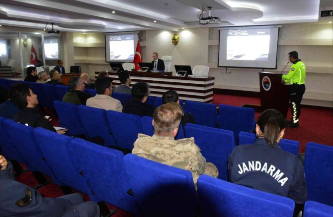 Kış Dönemi Trafik Güvenliği Toplantısı Yapıldı