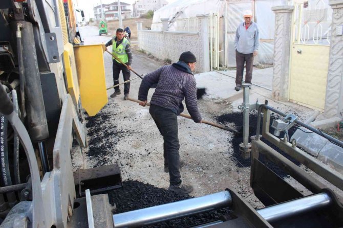 Kütahya’nın Mehmet Akif Ersoy Mahallesi’ne Asfalt