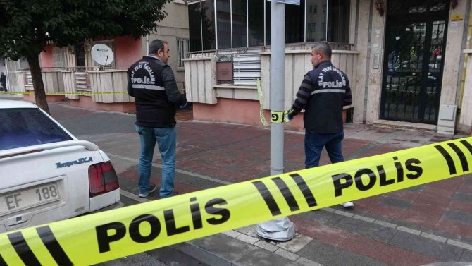 Sokak Ortasında Amcasına Kurşun Yağdırdı