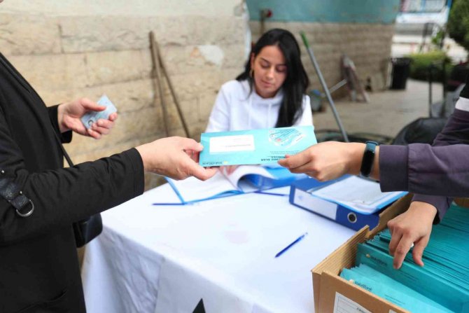 Merkezefendili Öğrencilere Banka Kartları Teslim Edildi