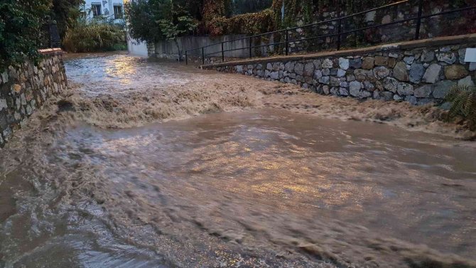 Meteoroloji’den Muğla’ya Kuvvetli Sağanak Ve Fırtına Uyarısı