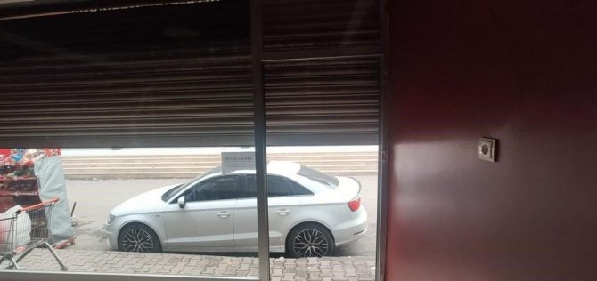 Hırsız Çalacak Bir Şey Bulamayınca Dükkanın Kapısını Götürdü