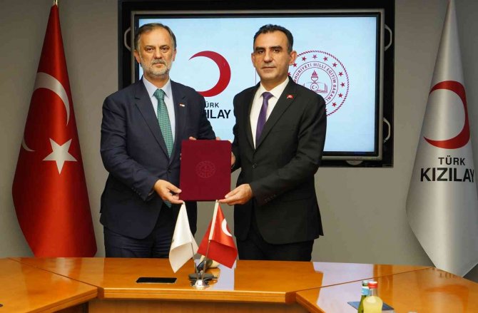 Okullarda ’Kızılay Kolları’ Yeniden Canlanıyor