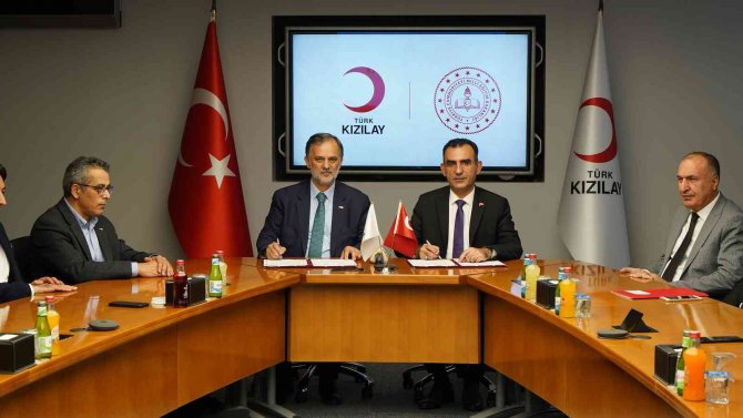 Okullarda ’Kızılay Kolları’ Yeniden Canlanıyor