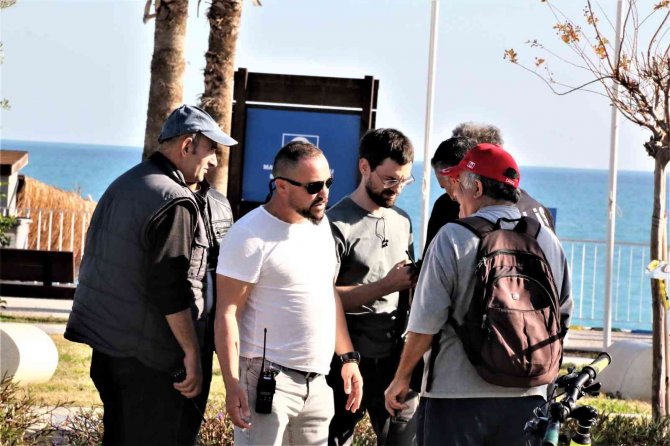 Manzaraya Seyre Daldı, Unuttuğu Çanta Ekipleri Alarma Geçirdi