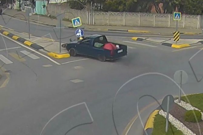 Kontrolden Çıkarak Karşı Şeride Geçti, Yolun Boş Olması Tehlikeyi Önledi