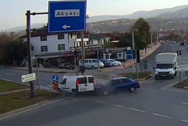 1 Kişinin Öldüğü, 4 Kişinin Yaralandığı Kaza Kamerada