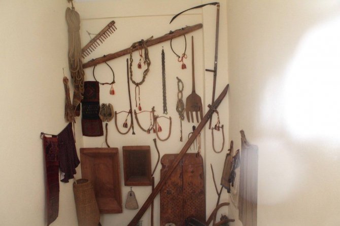 Sıla Hasretiyle 17 Yılda Biriktirdiği Eşyaları Köy Evinde Sergiliyor