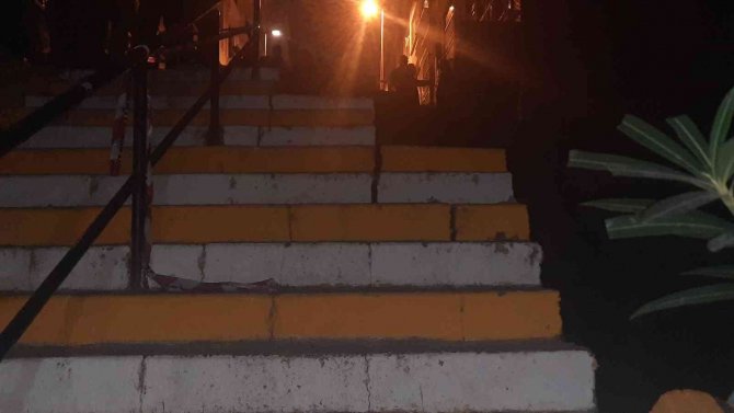 Şişli’de İnşaat Alanının Üstündeki Yol Çöktü: Vatandaşlar Korku İle Sokağa Döküldü