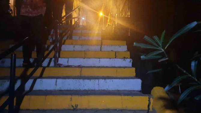 Şişli’de İnşaat Alanının Üstündeki Yol Çöktü: Vatandaşlar Korku İle Sokağa Döküldü