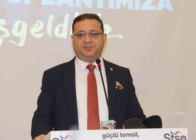 Başkan Eken: “Ben Yerimi Zeki Bey’e Çiçeklerle Teslim Edeceğim”