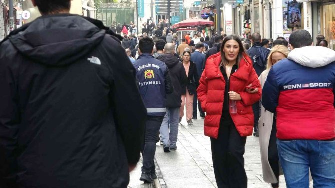 İ̇stiklal Caddesi’ndeki Dükkanlar Denetlendi